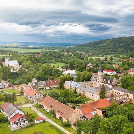 Palac Gorzanow Экстерьер фото